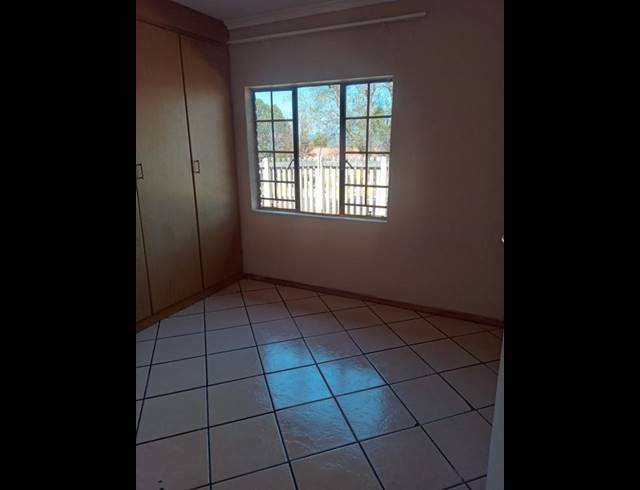 2 BEDROOM APARTMENT FOR SALE IN PHILLIP NEL PARK